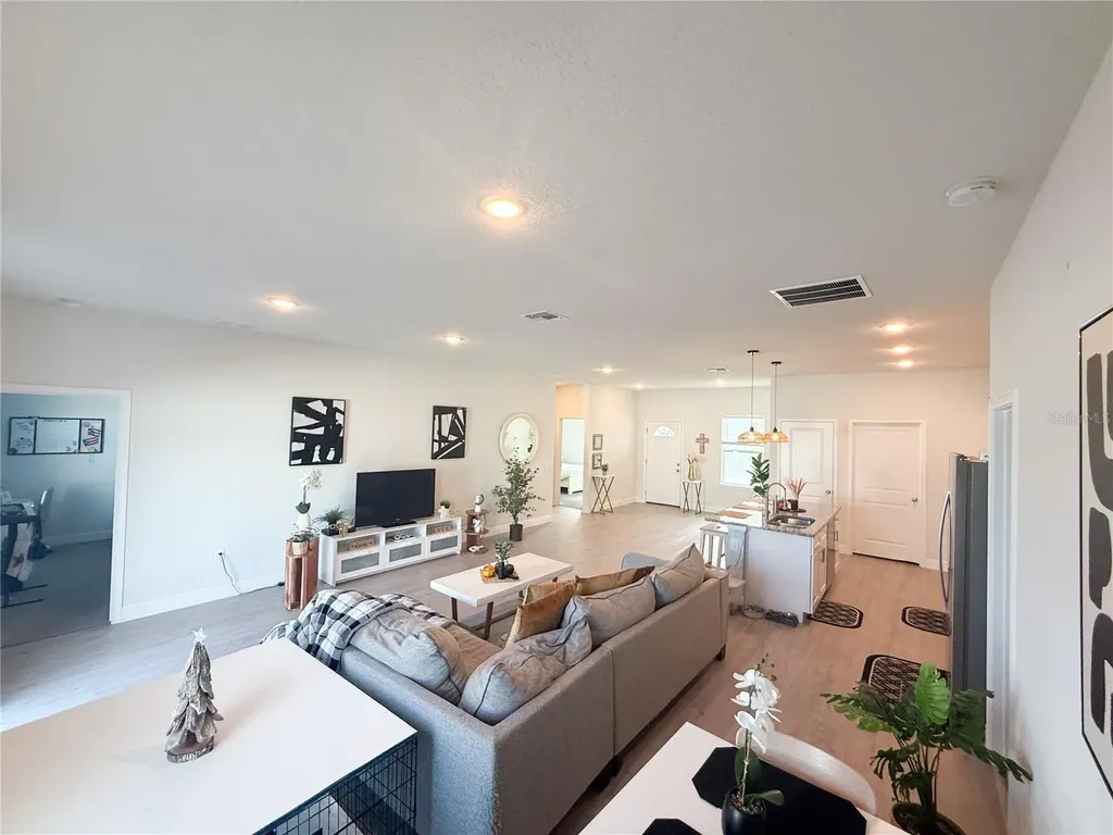 25 Zinnia Lane E Kissimmee FL 34759