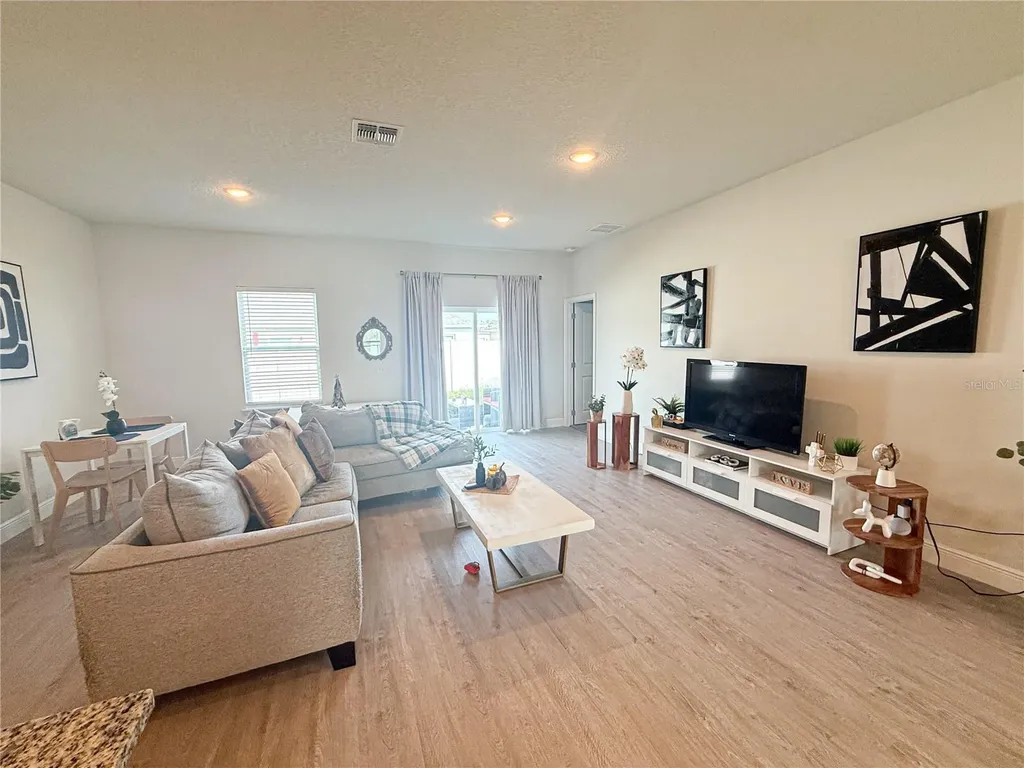 25 Zinnia Lane E Kissimmee FL 34759