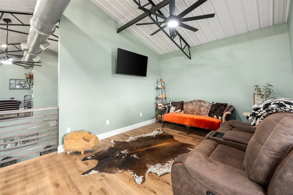 23220 NW 27th Street Morriston FL 32668
