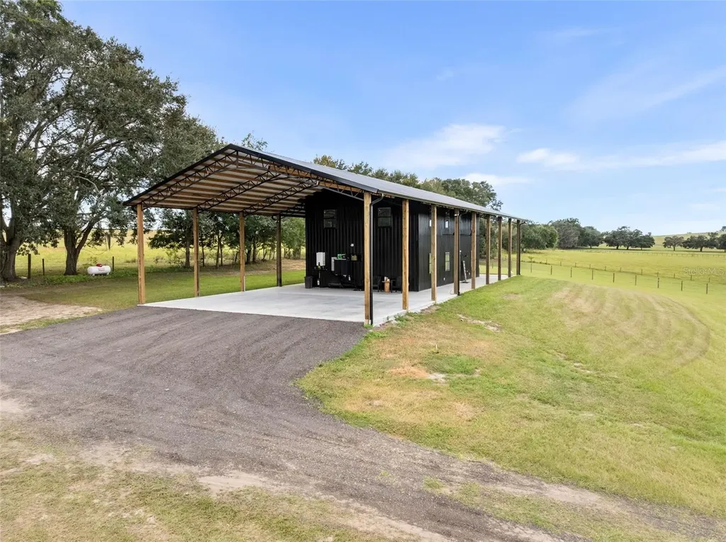 23220 NW 27th Street Morriston FL 32668