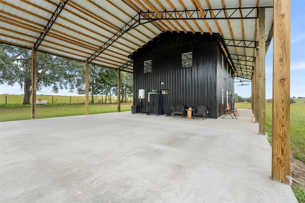 23220 NW 27th Street Morriston FL 32668