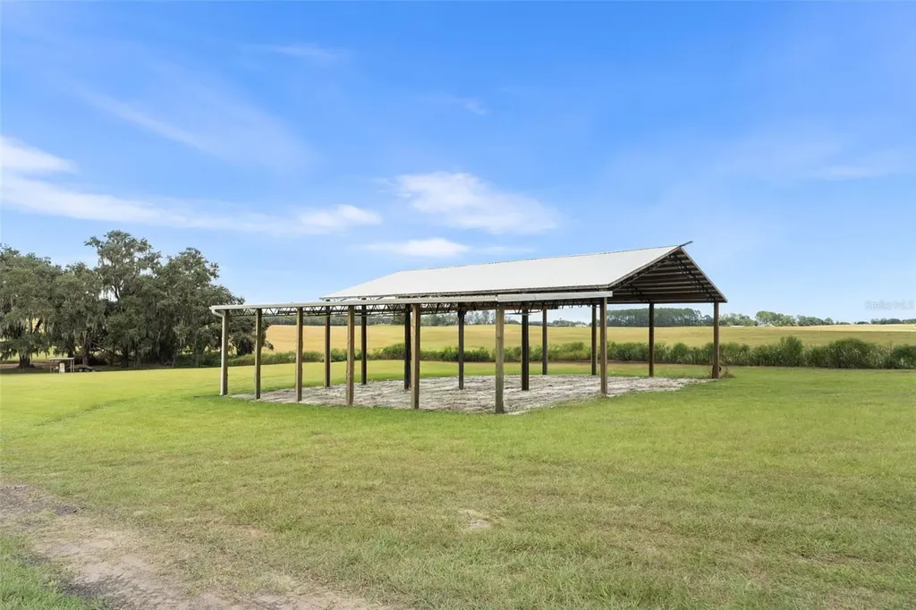 23220 NW 27th Street Morriston FL 32668