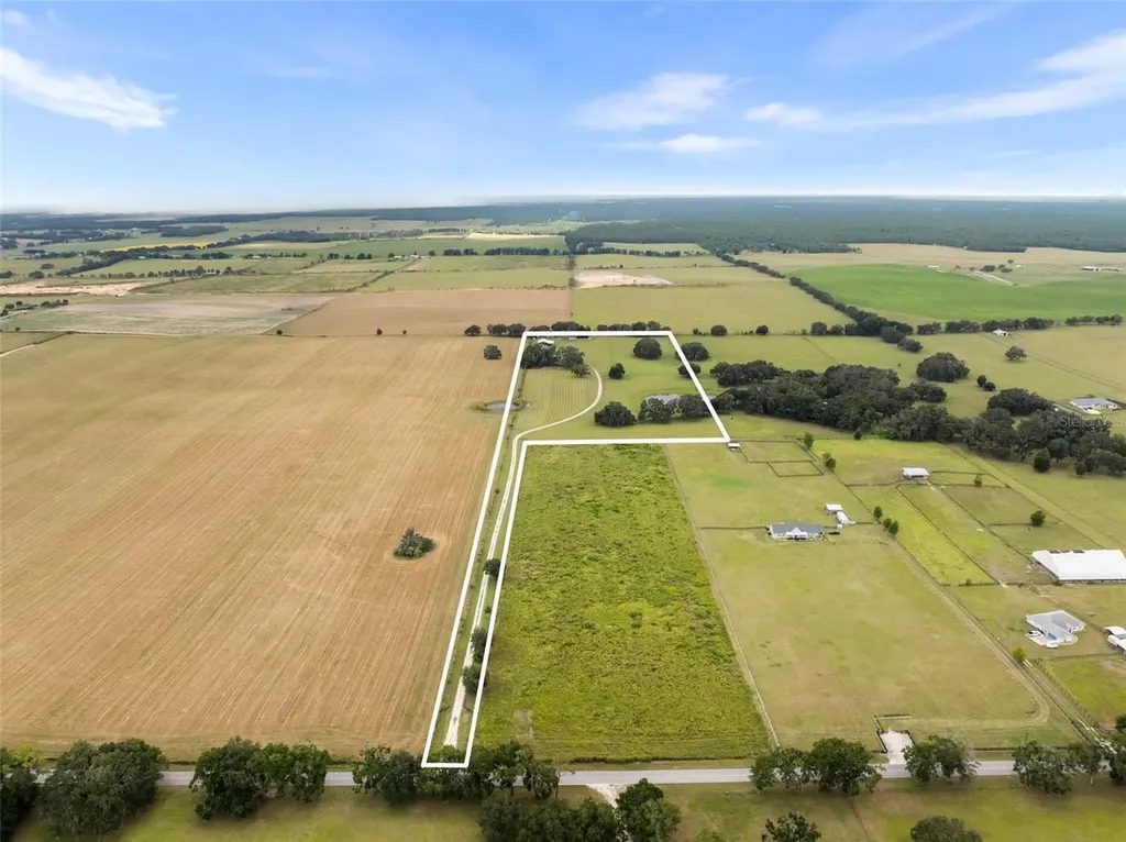 23220 NW 27th Street Morriston FL 32668