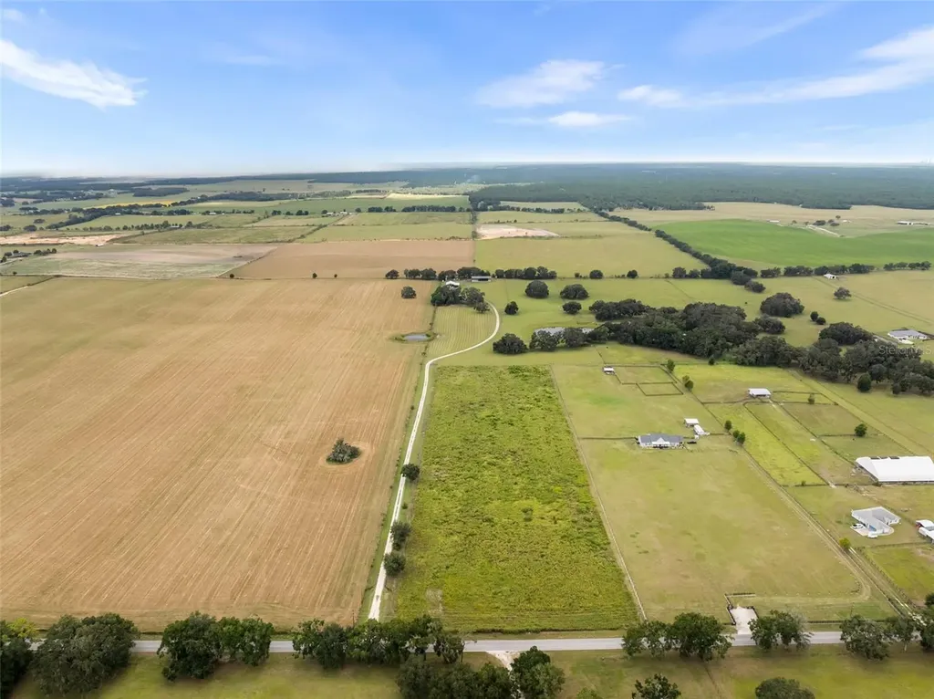 23220 NW 27th Street Morriston FL 32668