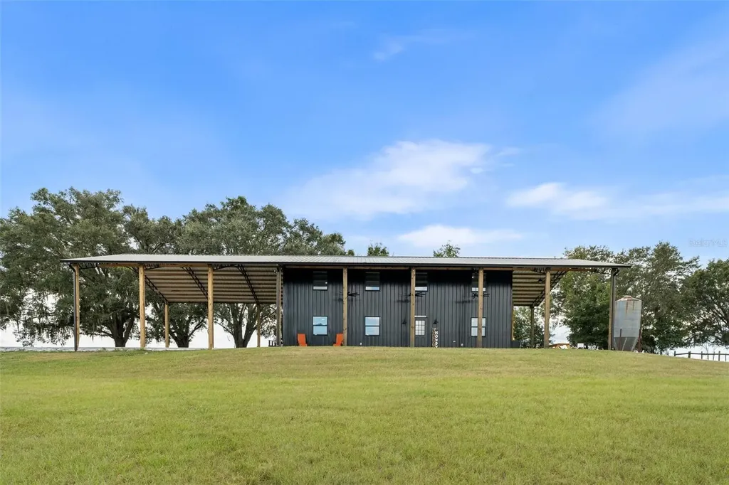 23220 NW 27th Street Morriston FL 32668