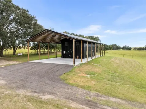 23220 NW 27th Street Morriston FL 32668