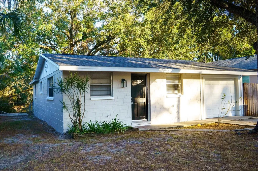 6715 River Road Tampa FL 33615
