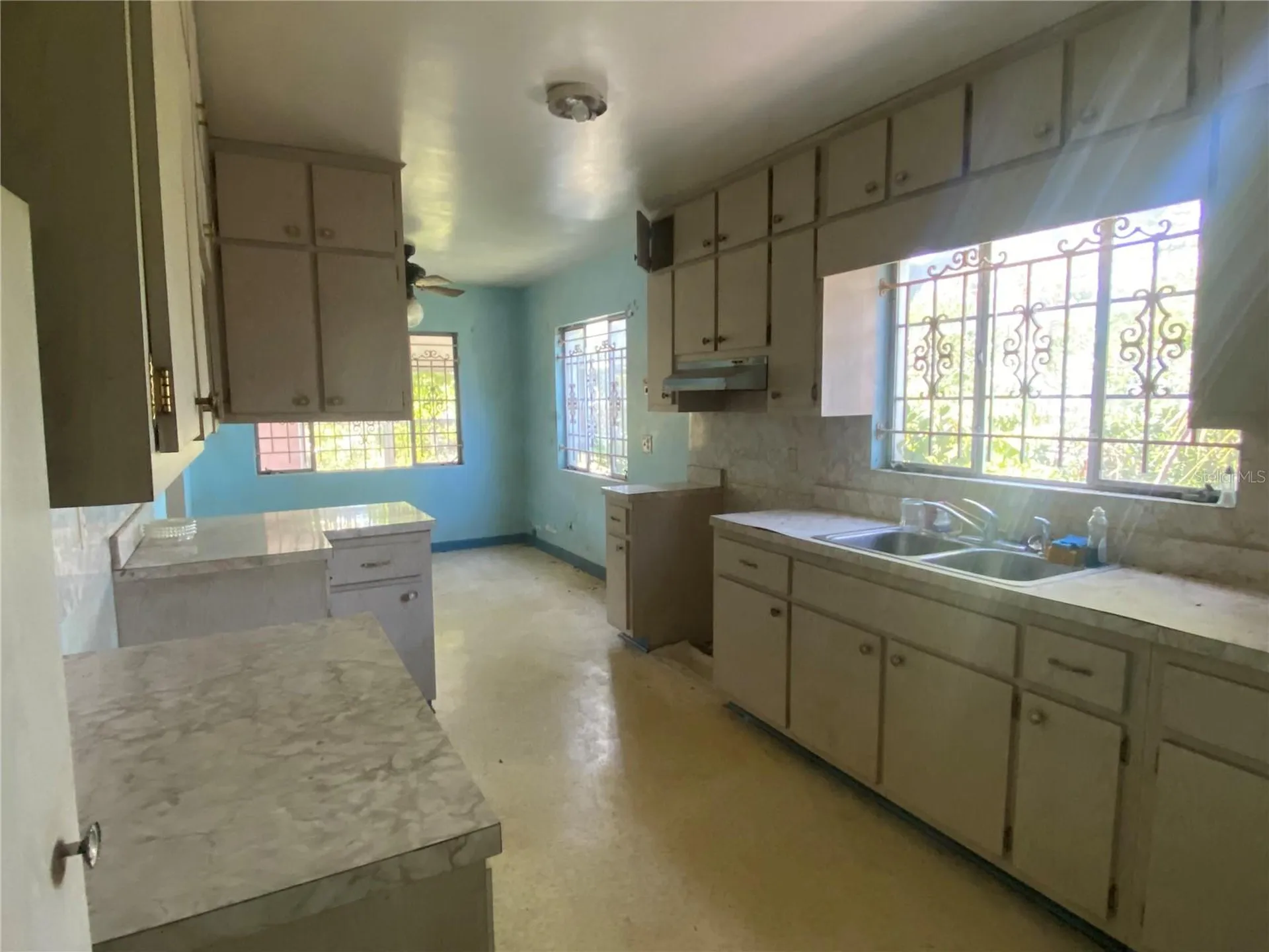 805 W 129th Avenue Tampa FL 33612