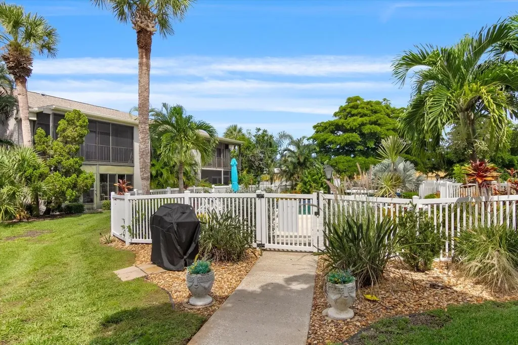 6108 7th Avenue W Bradenton FL 34209