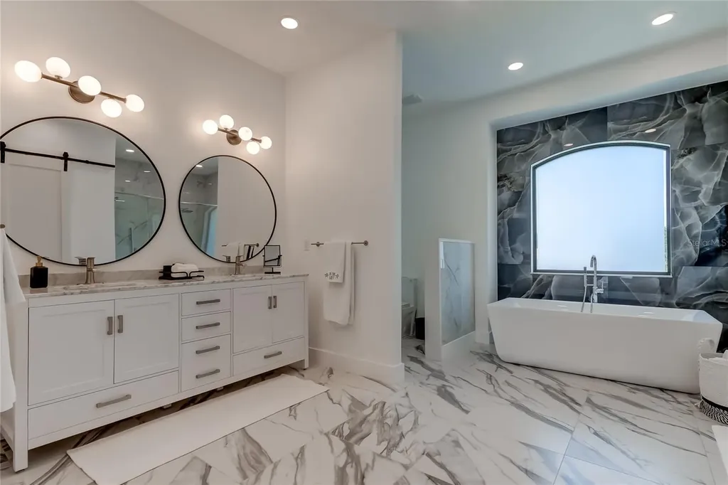 112 Leeward Island Clearwater FL 33767