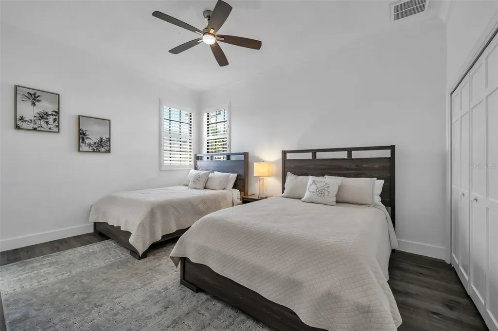 112 Leeward Island Clearwater FL 33767