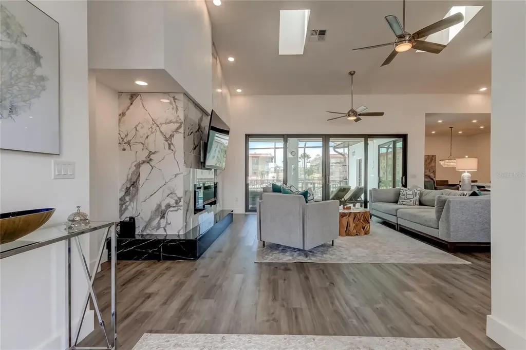 112 Leeward Island Clearwater FL 33767
