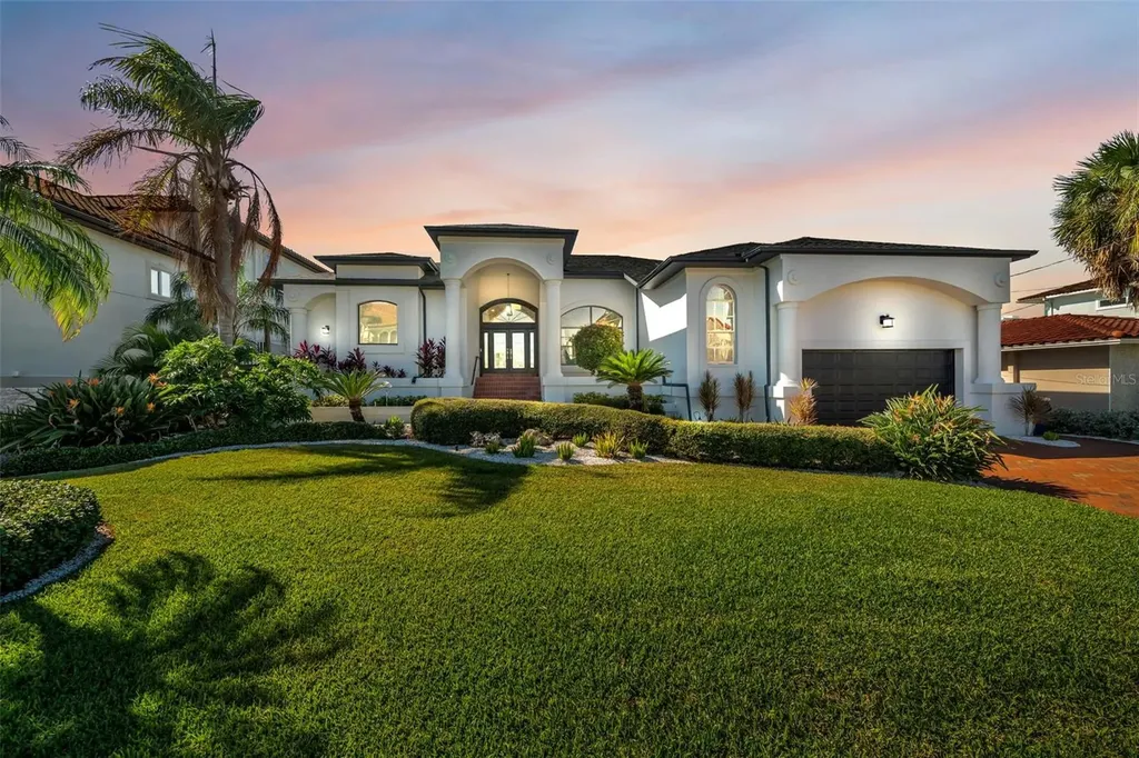 112 Leeward Island Clearwater FL 33767