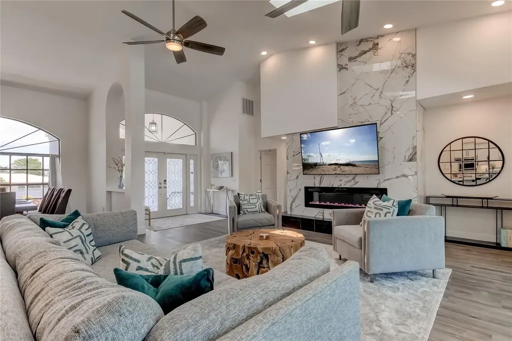 112 Leeward Island Clearwater FL 33767
