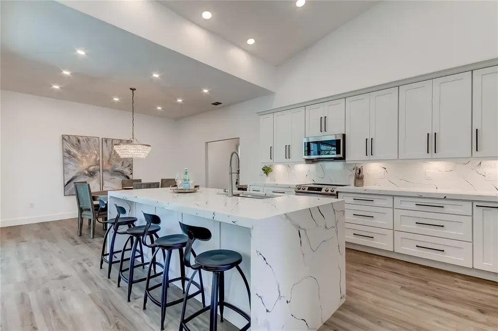 112 Leeward Island Clearwater FL 33767