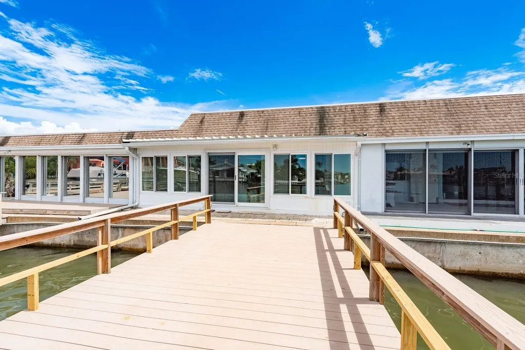 417 E Boca Ciega Point Boulevard N St Petersburg FL 33708