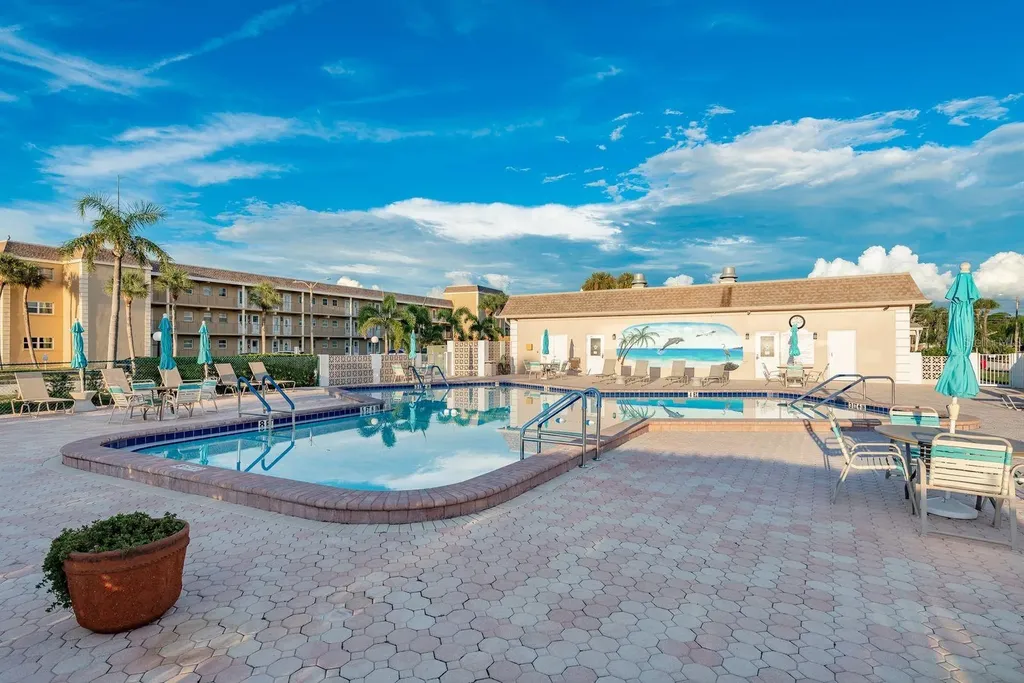 417 E Boca Ciega Point Boulevard N St Petersburg FL 33708