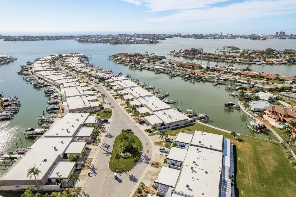 417 E Boca Ciega Point Boulevard N St Petersburg FL 33708
