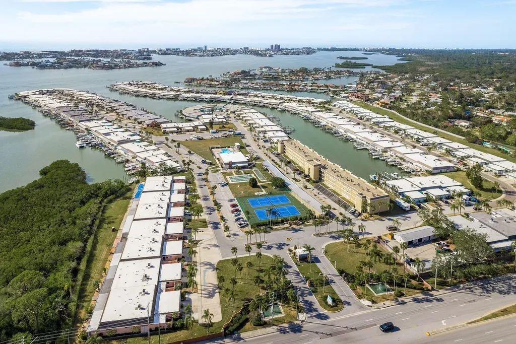 417 E Boca Ciega Point Boulevard N St Petersburg FL 33708