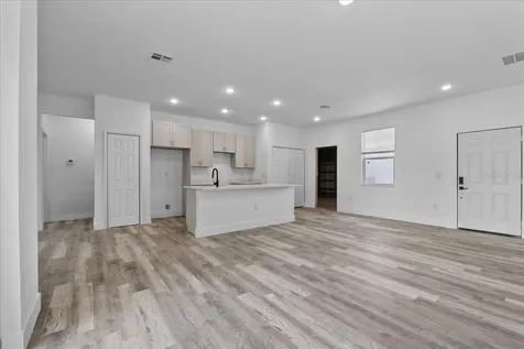 413 E Main Street Avon Park FL 33825