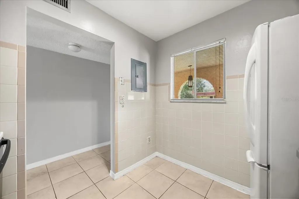 2858 N Powers Drive Orlando FL 32818