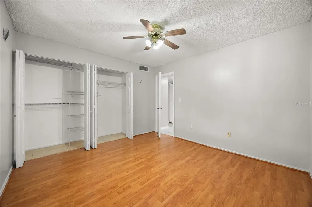 2858 N Powers Drive Orlando FL 32818