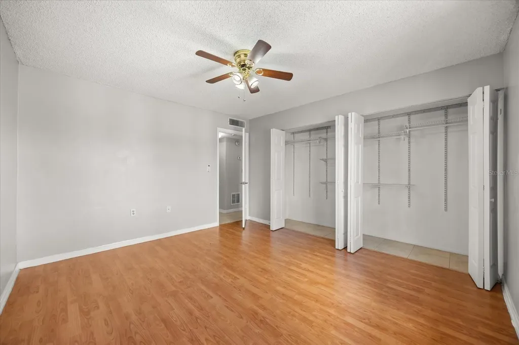 2858 N Powers Drive Orlando FL 32818