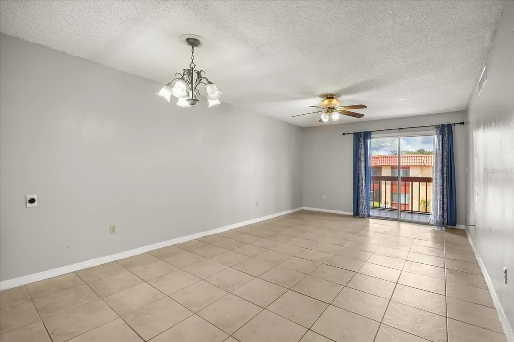 2858 N Powers Drive Orlando FL 32818