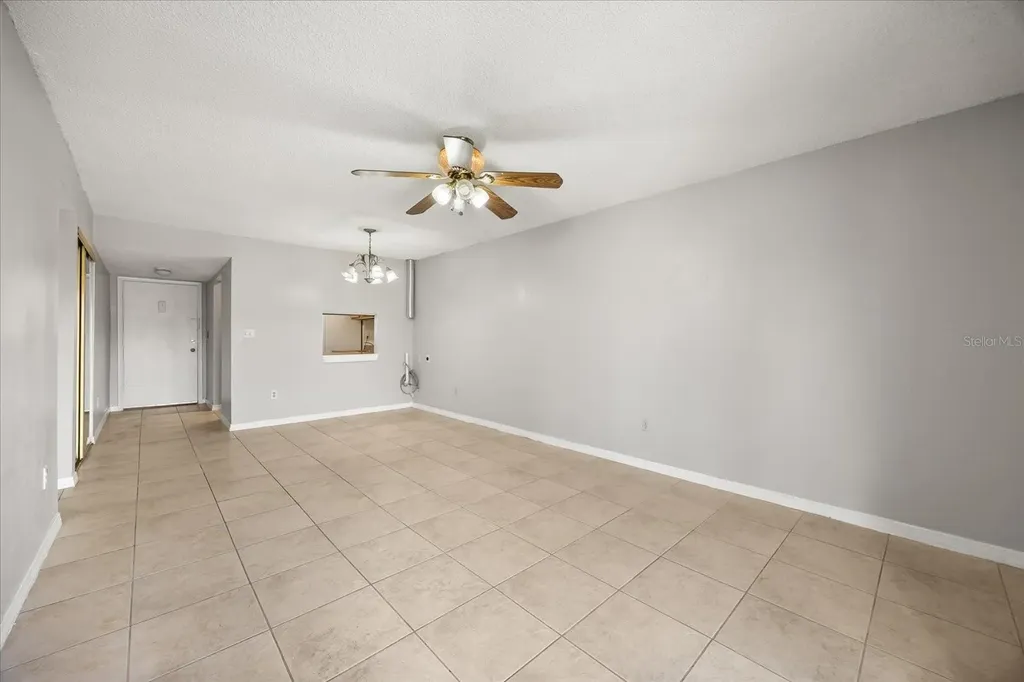2858 N Powers Drive Orlando FL 32818