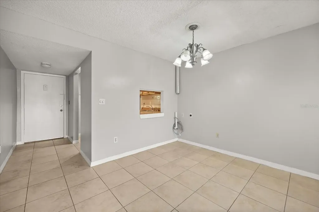 2858 N Powers Drive Orlando FL 32818