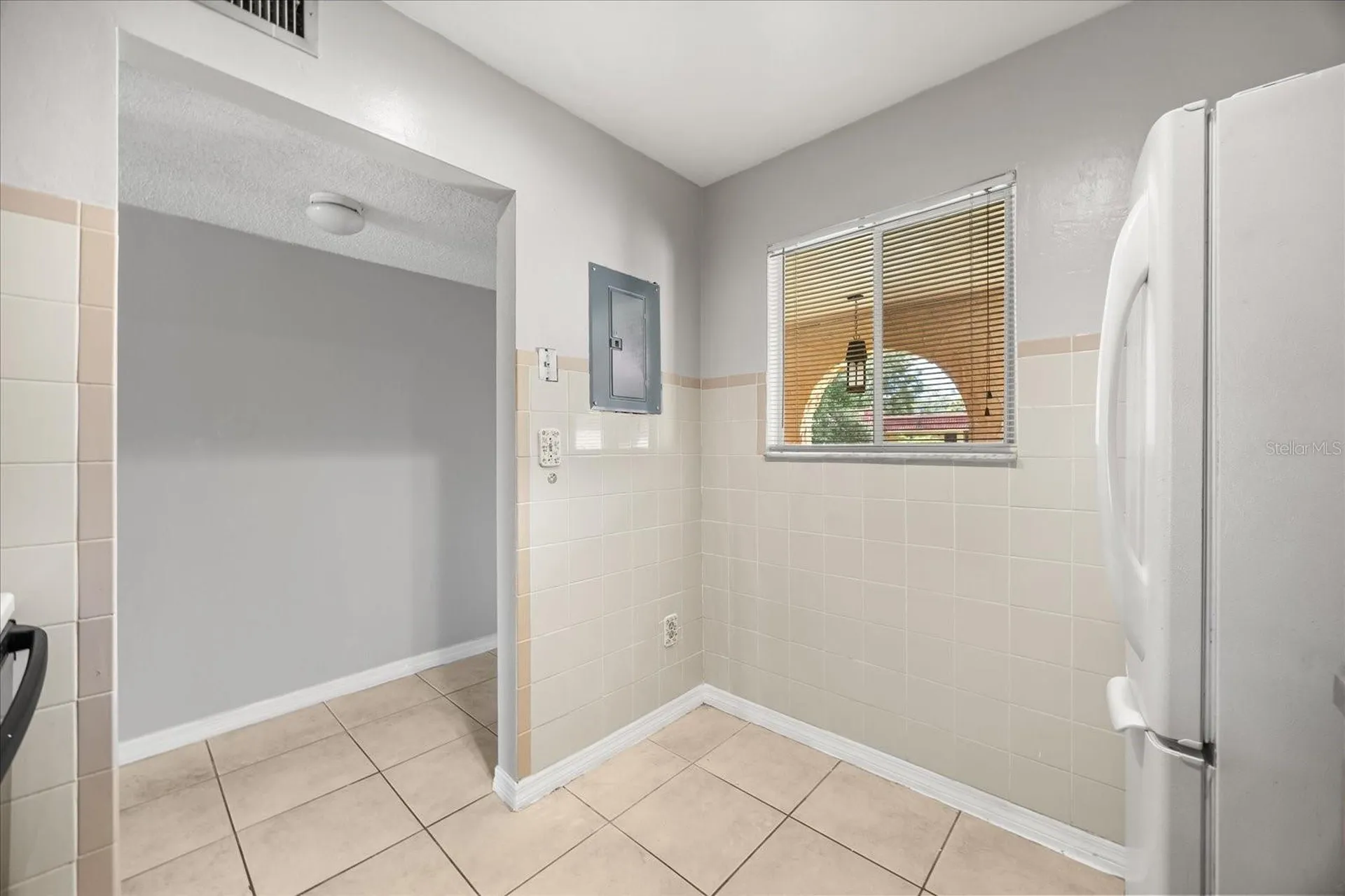 2858 N Powers Drive Orlando FL 32818