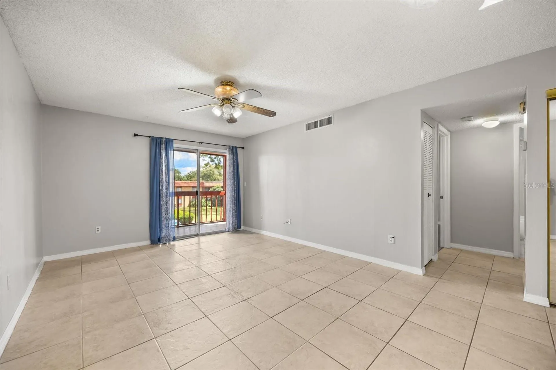 2858 N Powers Drive Orlando FL 32818