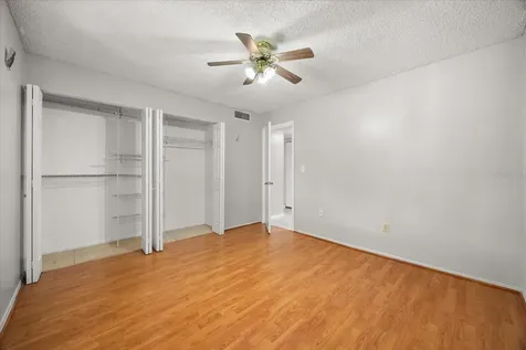 2858 N Powers Drive Orlando FL 32818