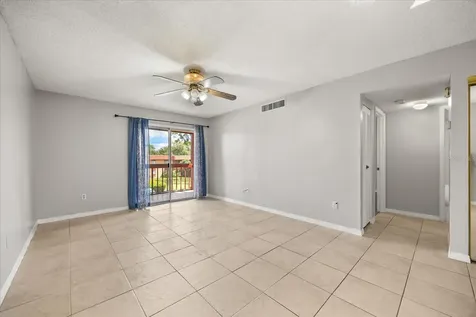 2858 N Powers Drive Orlando FL 32818