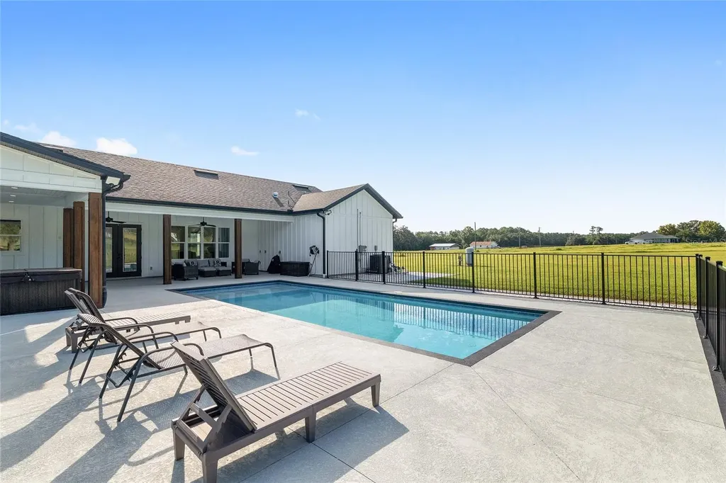 15224 NW 56th Court Road Reddick FL 32686