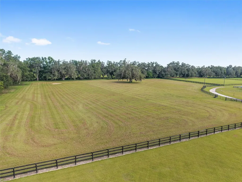 15224 NW 56th Court Road Reddick FL 32686