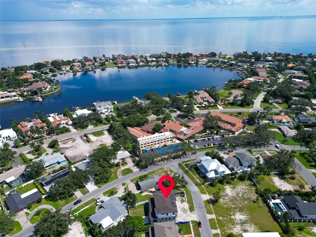 609 Alda Way NE St Petersburg FL 33704