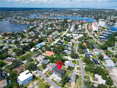 609 Alda Way NE St Petersburg FL 33704