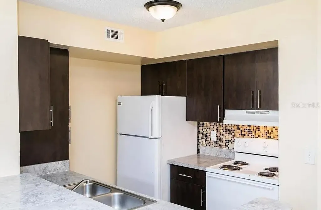 409 Fountainhead Circle Kissimmee FL 34741