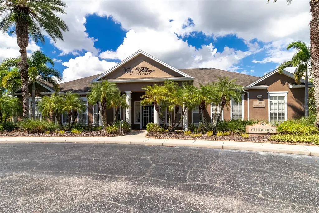 8827 Manor Loop Lakewood Ranch FL 34202