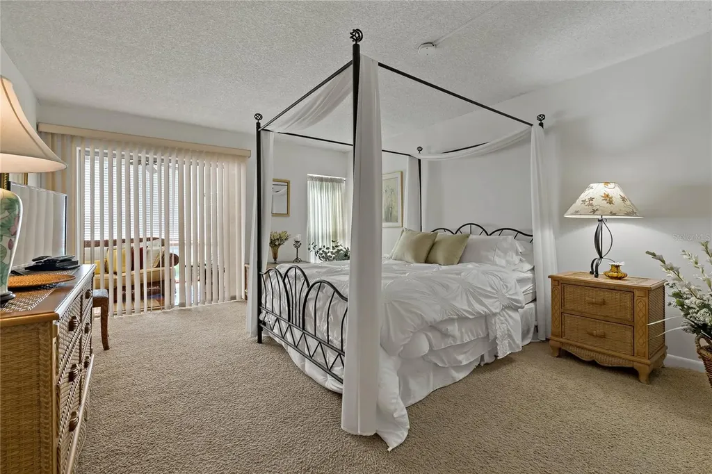4910 38th Way S St Petersburg FL 33711