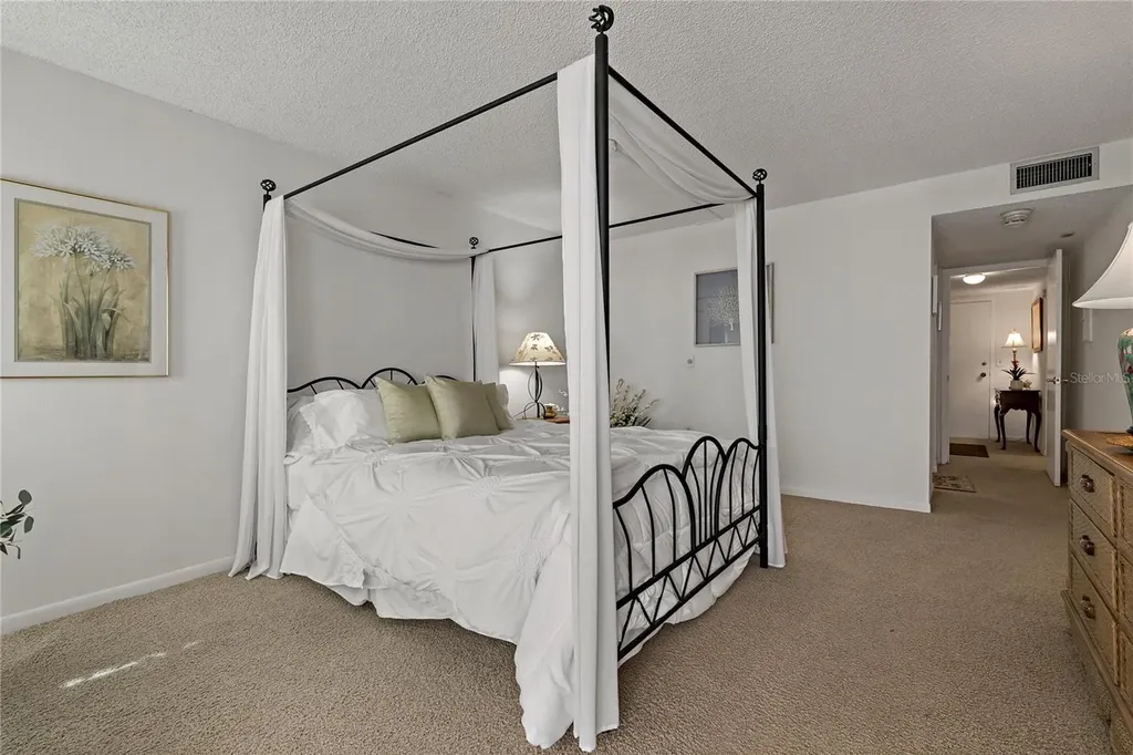 4910 38th Way S St Petersburg FL 33711