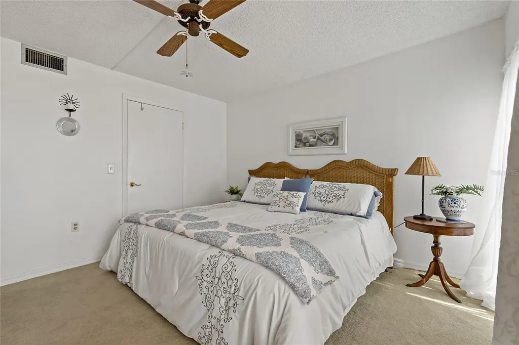 4910 38th Way S St Petersburg FL 33711