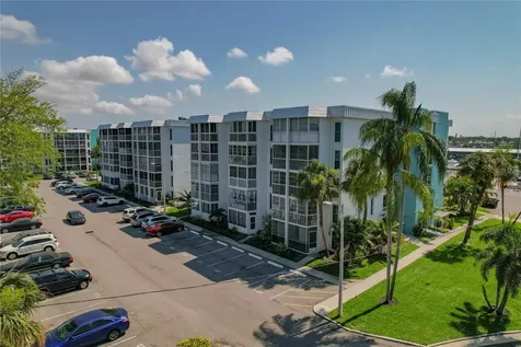4910 38th Way S St Petersburg FL 33711