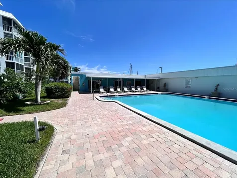 4910 38th Way S St Petersburg FL 33711