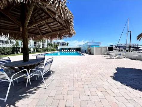 4910 38th Way S St Petersburg FL 33711