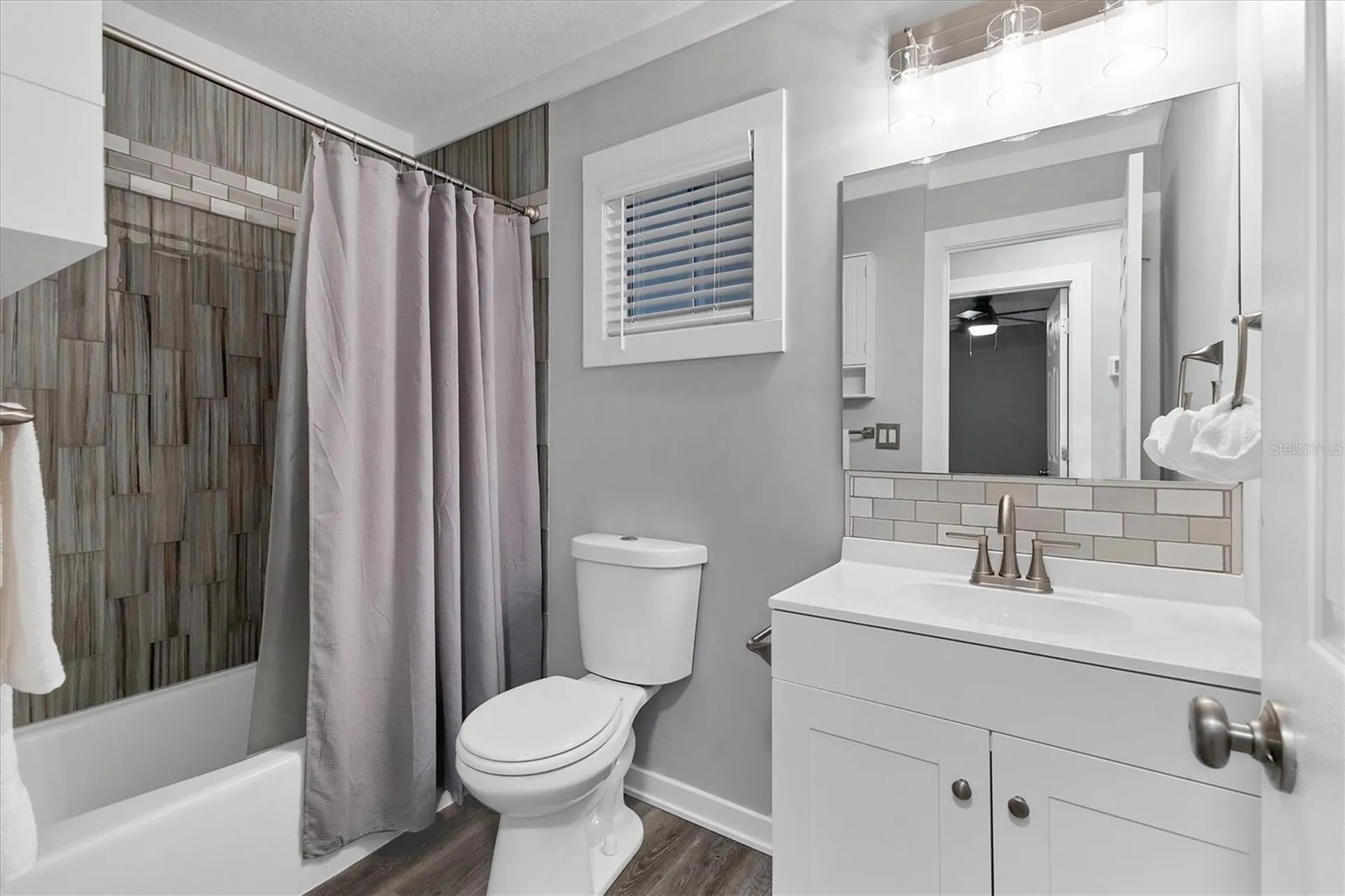3661 Lake Bayshore Drive Bradenton FL 34205
