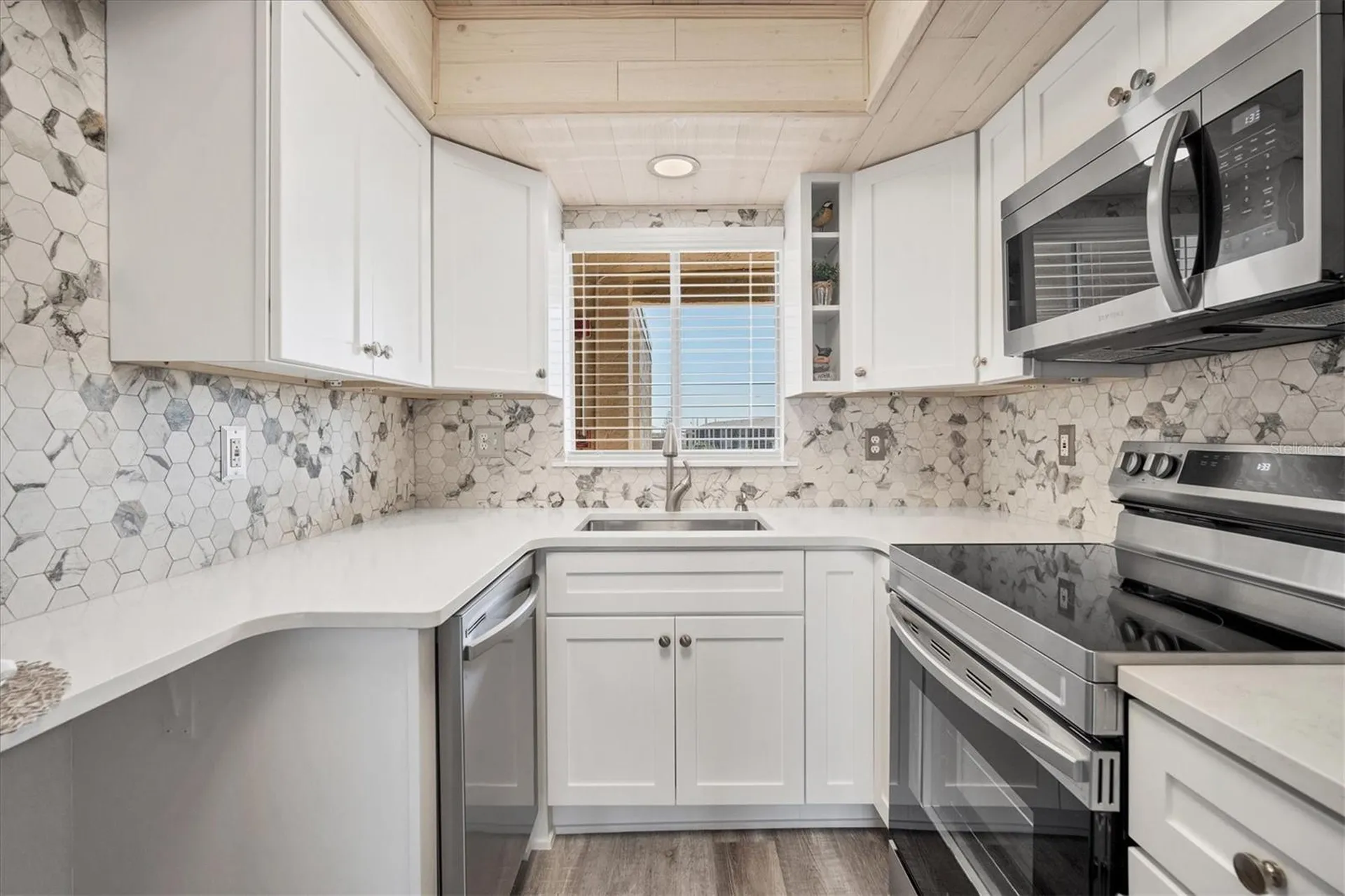 3661 Lake Bayshore Drive Bradenton FL 34205