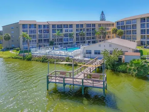 3661 Lake Bayshore Drive Bradenton FL 34205