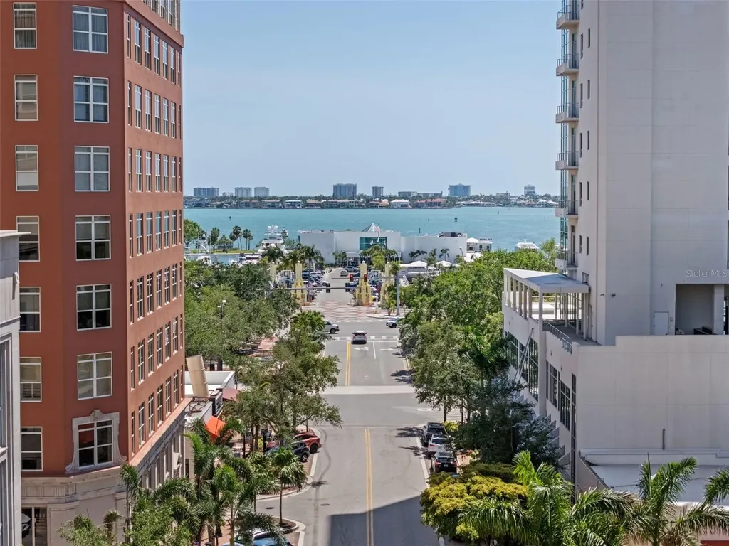 1350 Main Street Sarasota FL 34236